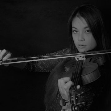 Noir Portrait theme on a 12 inch jacket: a black and white portrait of a violinist